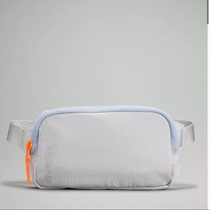 Lululemon Everywhere belt bag mini - Vapor